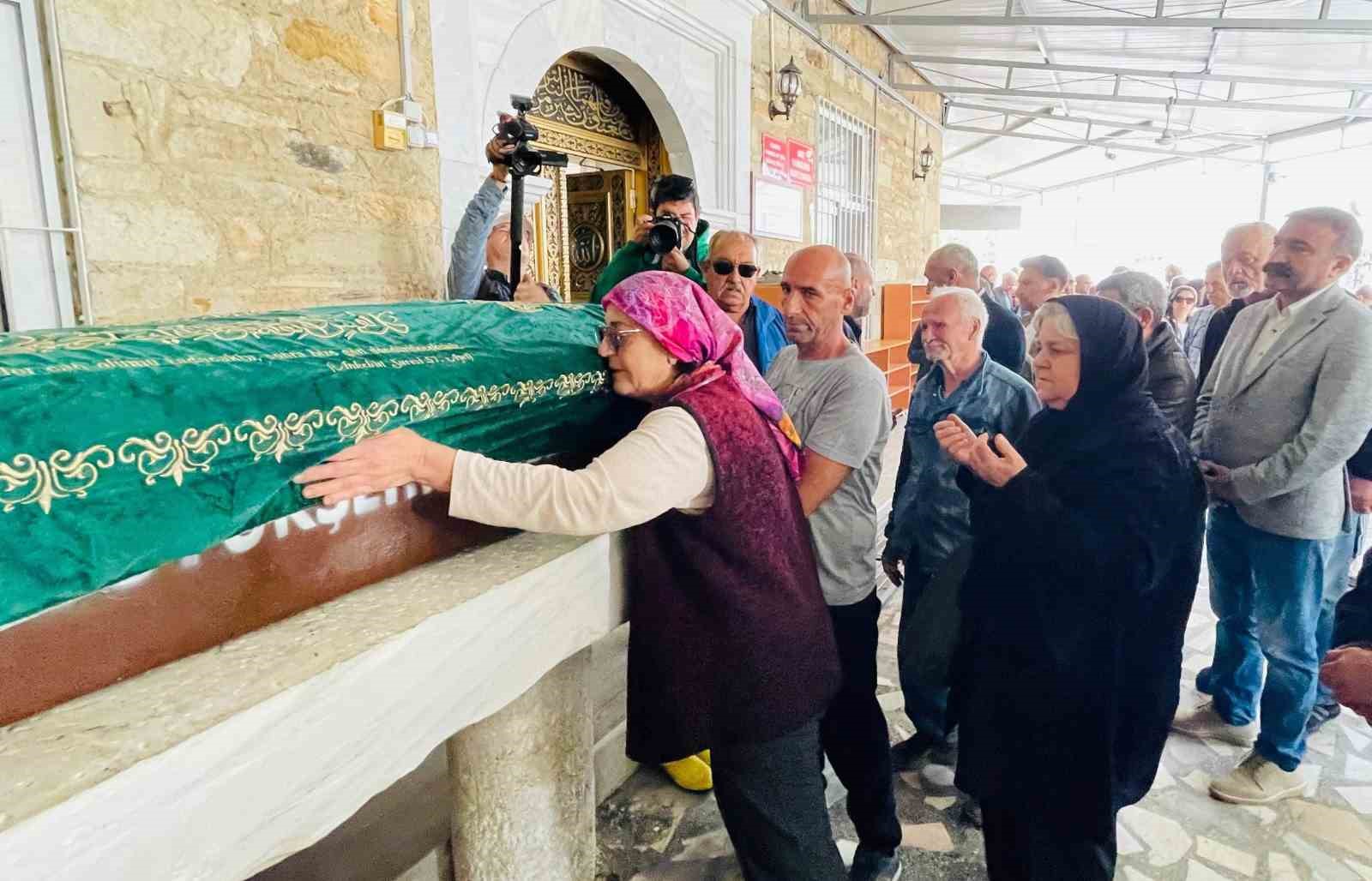 focadaki selde hayatini kaybeden yasli adam topraga verildi 0 NvfeIJEl