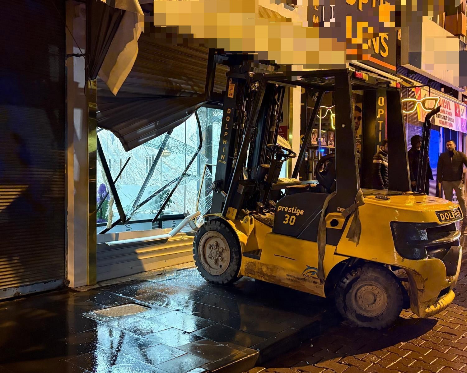 forkliftli hirsiz kamerada 4 jAwzfGZt