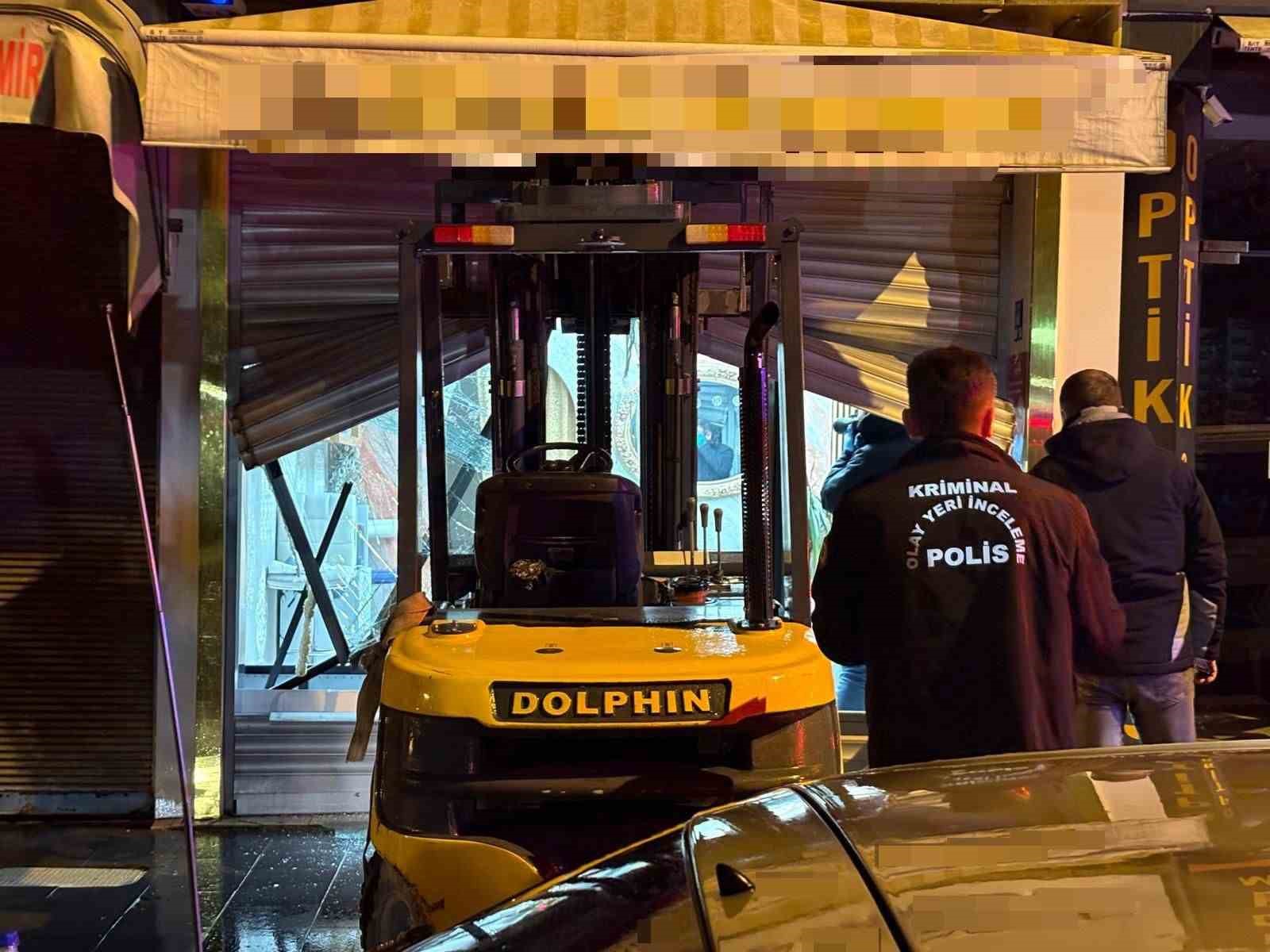 forkliftli hirsiz kamerada 5 3CwGNA1V