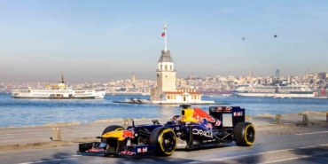 formula-1-heyecani-5-yil-sonra-istanbul-sokaklarina-tasindi-2Lzc3qzL.jpg