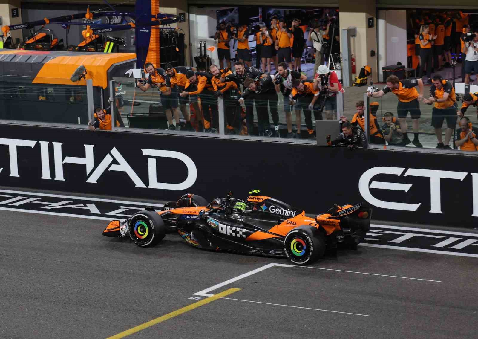 formula 1de sampiyon lando norris 3 CMRTqgrl