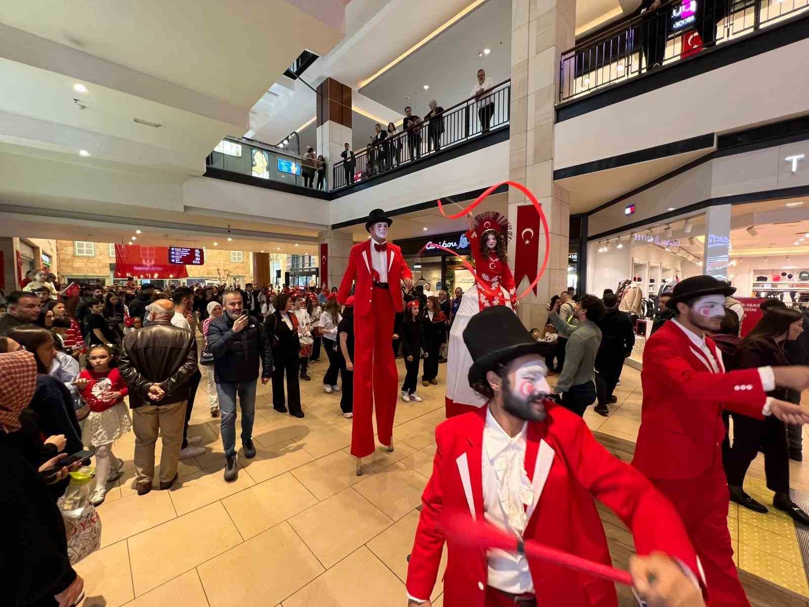forum trabzonda coskulu cumhuriyet bayrami kutlamasi 2 ikbuiqIp