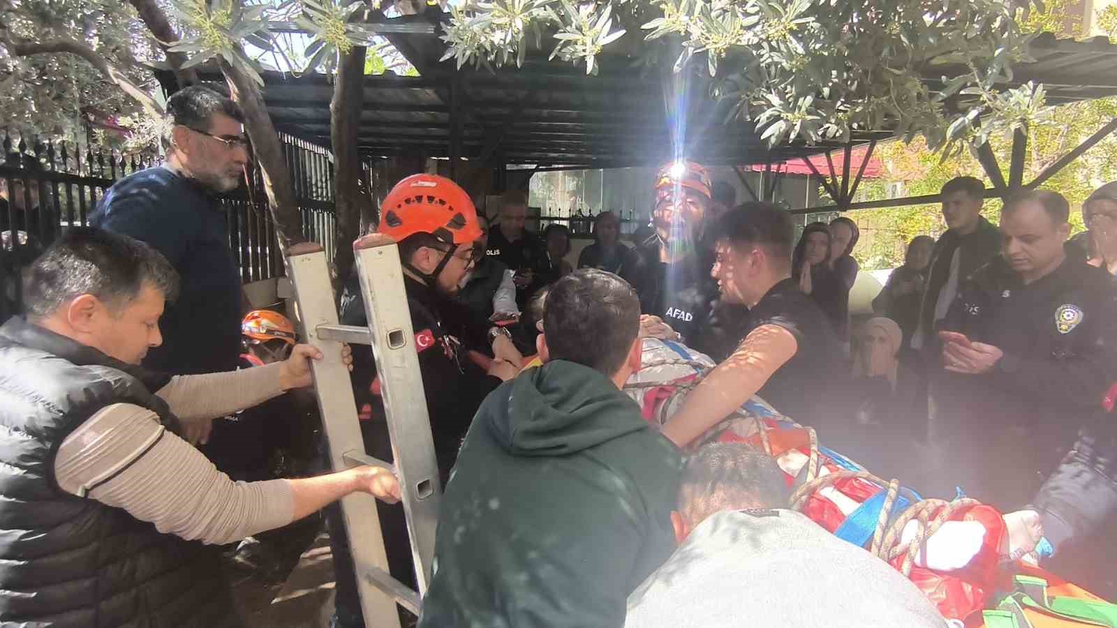 foseptik cukuruna dusen 10 yasindaki cocuk operasyonla kurtarildi 0 eRUaXspV