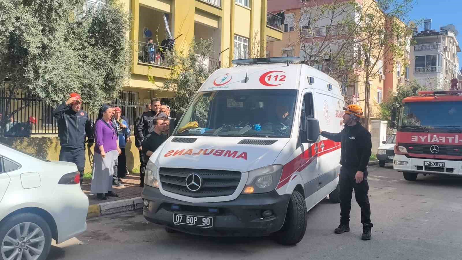 foseptik cukuruna dusen 10 yasindaki cocuk operasyonla kurtarildi 6 HnsnNImj