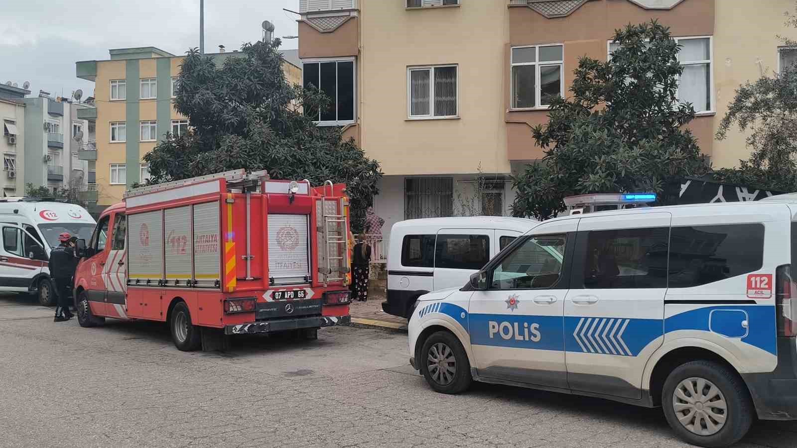 foseptik cukuruna dusen genc kiz yardim cigliklarina kosan vatandaslar tarafindan kurtarildi 2 E7RMvCBj