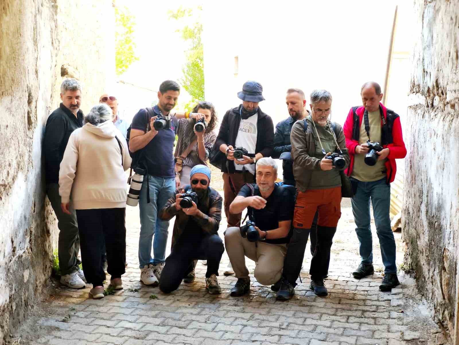 fotograf sanatcilarinin odagindaki cemisgezekte kulturel bulusma 2 E2qjDr5A