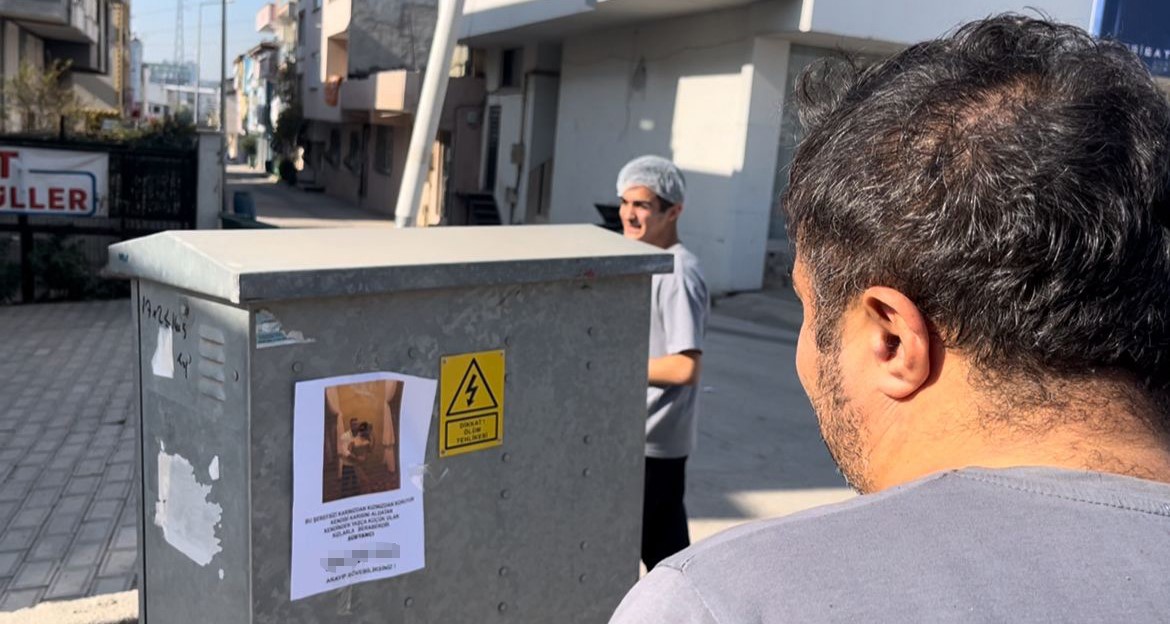 fotografi goren uzun uzun bakti kizlarinizi bu adamdan uzak tutun yazili afisler ortaligi karistirdi iDLTFfPt