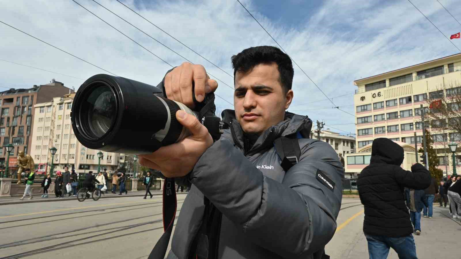 fotografini cekmek istedigi sahis silah cekti korku dolu anlar kameraya yansidi 3 mqf8uSvm
