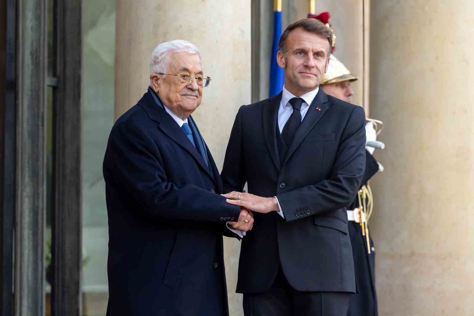 franca cumhurbaskani macron ile filistin devlet baskani abbas bir araya geldi 1 NB3I1E2J