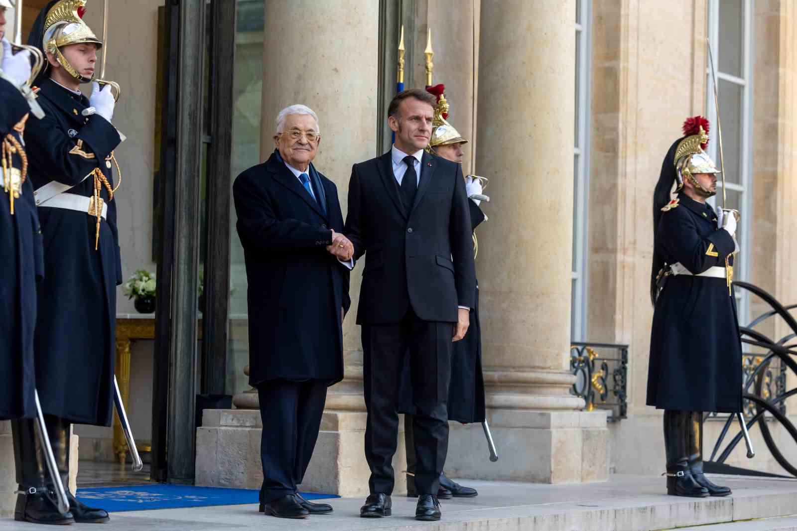 franca cumhurbaskani macron ile filistin devlet baskani abbas bir araya geldi 3 L63PFBIj