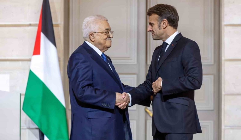 franca-cumhurbaskani-macron-ile-filistin-devlet-baskani-abbas-bir-araya-geldi-QQa8iKvu.jpg