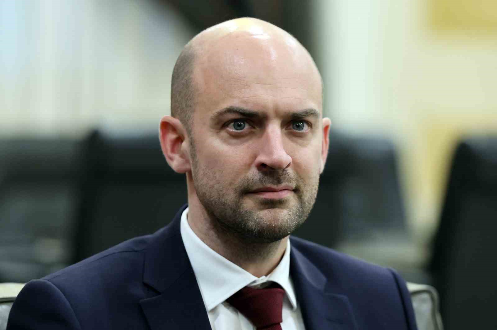 fransa disisleri bakani barrottan israile lubnanda kara saldirilarindan kacinma cagrisi 0 uUJzGjmT