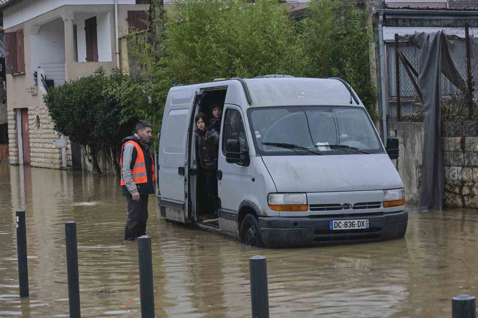 fransa ve ispanyayi nils firtinasi vurdu 3 olu 3 vgw4cCAZ