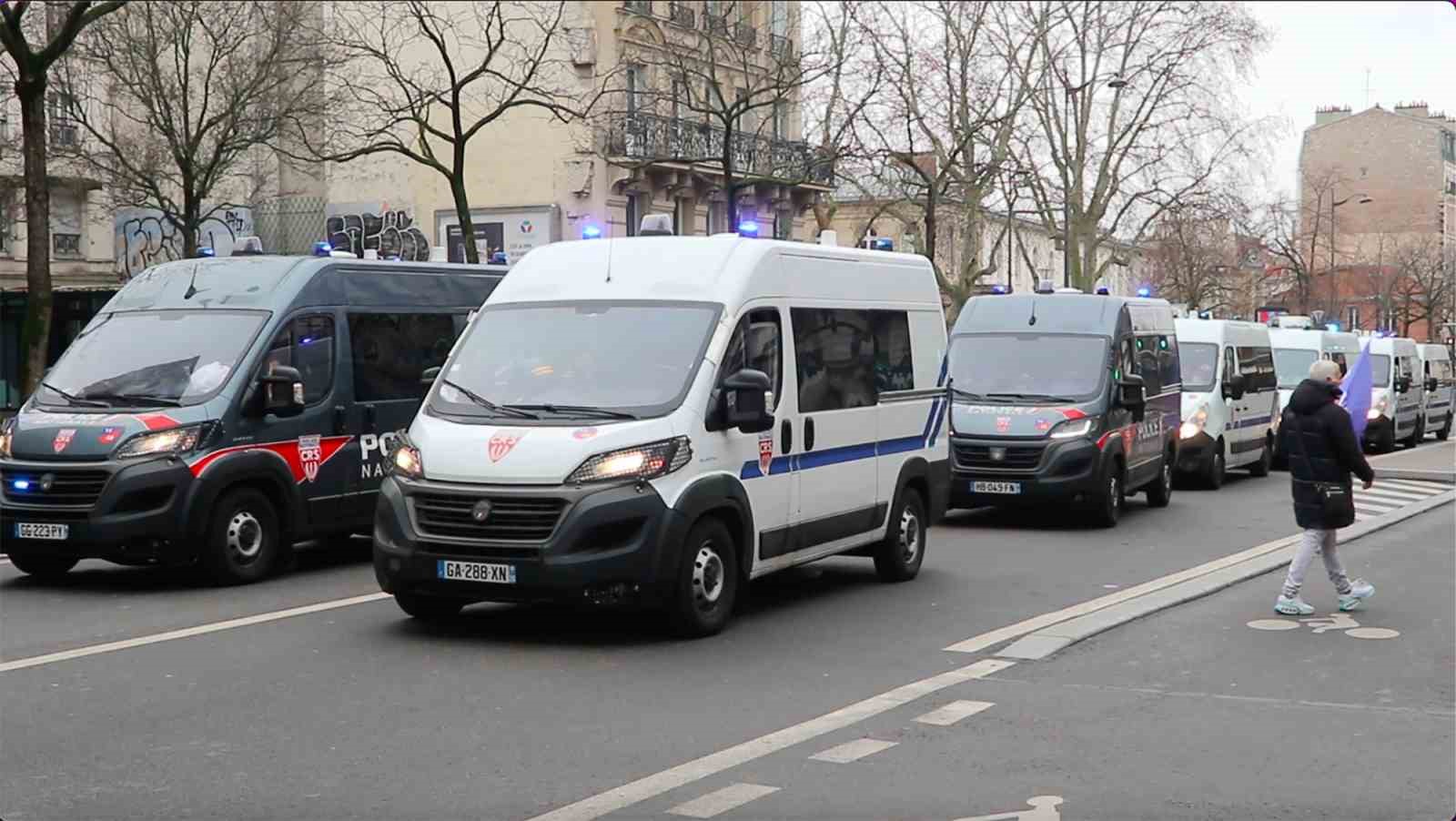 fransada binlerce kisiden polise destek ve kaynak yetersizligine dikkat cekmek icin yuruyus 8 POfNhUv7