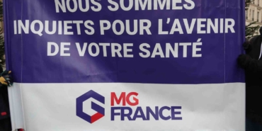 fransada-doktorlar-10-gunluk-grev-kapsaminda-parisin-sokaklarini-doldurdu-qLm5OMpK.jpg