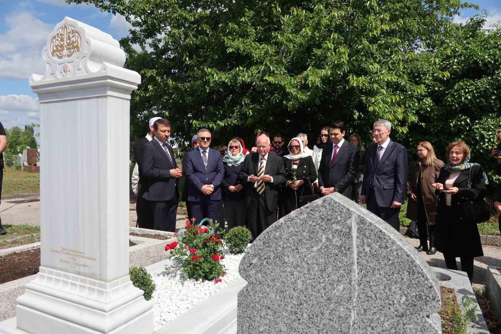 fransada sehzade osman fuad efendi ile adile sultanin kabirleri yenilendi 2