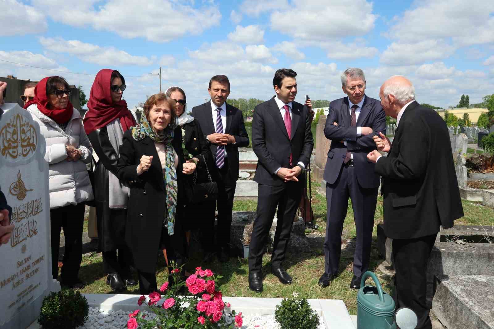 fransada sehzade osman fuad efendi ile adile sultanin kabirleri yenilendi 4 fPTCpOlC