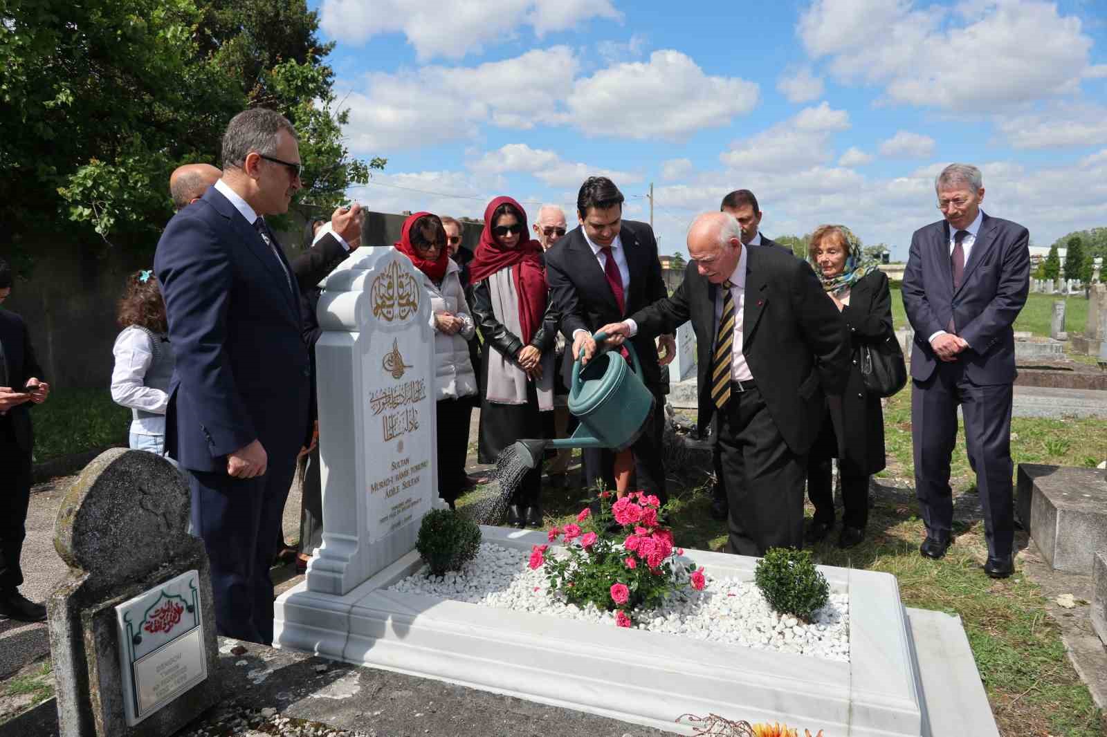 fransada sehzade osman fuad efendi ile adile sultanin kabirleri yenilendi 6 zSpKJfLy