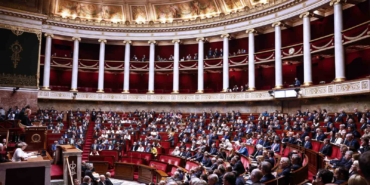 fransada-tartismali-emeklilik-reformu-askiya-alindi-SsGFTOND.jpg