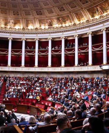 fransada-tartismali-emeklilik-reformu-askiya-alindi-SsGFTOND.jpg