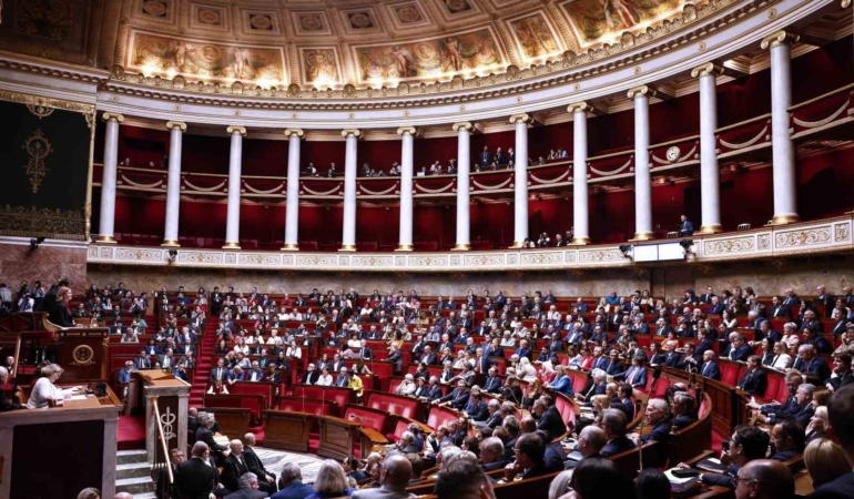 fransada-tartismali-emeklilik-reformu-askiya-alindi-SsGFTOND.jpg