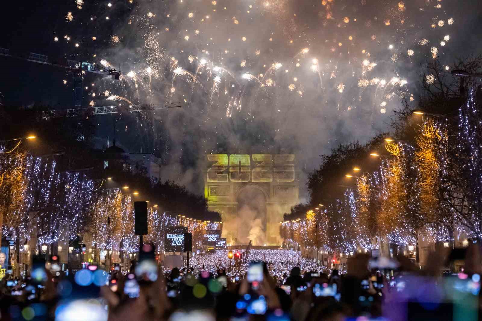 fransada yeni yil ust duzey guvenlik onlemleri altinda kutlandi 6 c9p9C9qZ