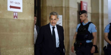 fransanin-eski-cumhurbaskani-sarkozy-hakkinda-7-yil-hapis-ve-5-yil-siyasi-yasak-talebi-CMFhcRaY.jpg