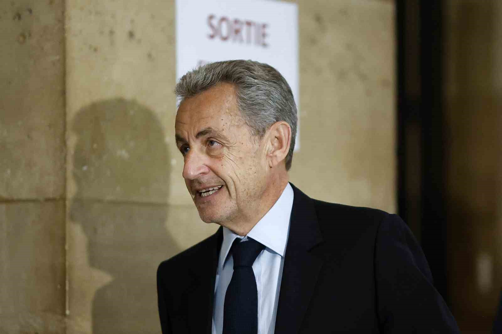 fransanin eski cumhurbaskani sarkozy hakkinda 7 yil hapis ve 5 yil siyasi yasak talebi