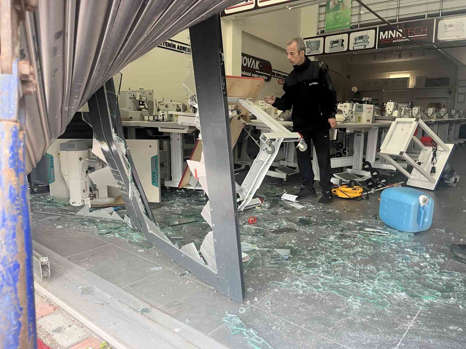 Fren yerine gaza basan sürücü işyerine daldı 5 fren yerine gaza basan surucu isyerine daldi 1 lHEVFOZG