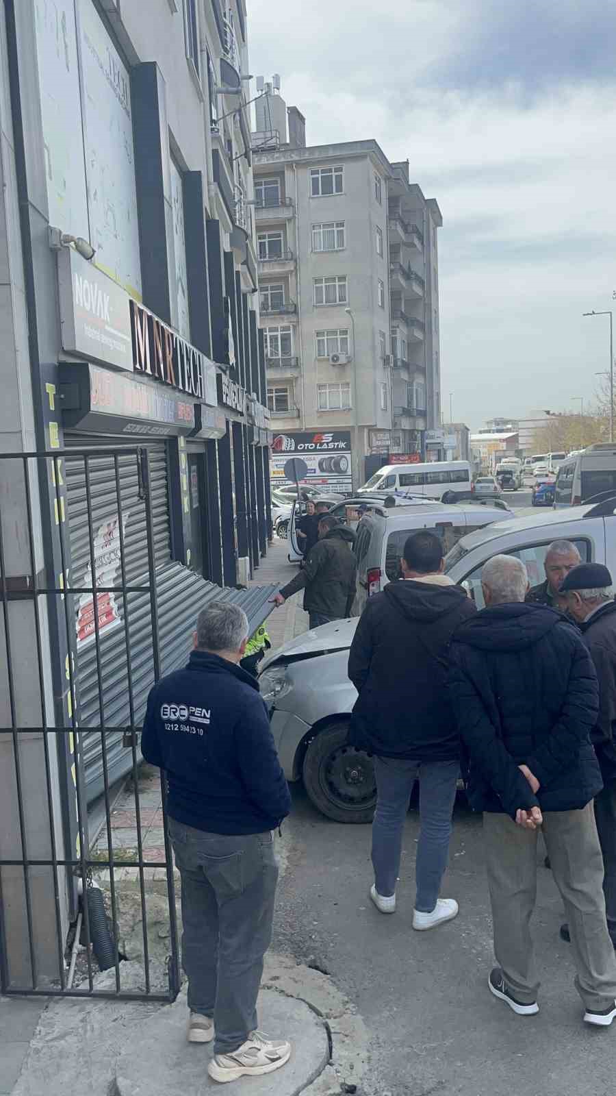 Fren yerine gaza basan sürücü işyerine daldı 8 fren yerine gaza basan surucu isyerine daldi 4