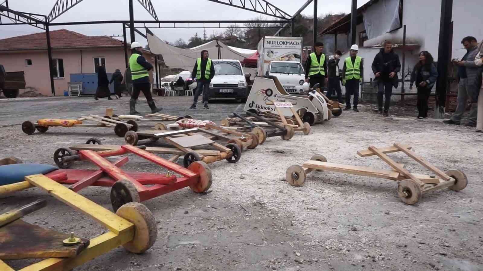 Fren yok, heyecan çok, geleneksel tahta araba yarışı bu yılda nefesleri kesti 6 fren yok heyecan cok geleneksel tahta araba yarisi bu yilda nefesleri kesti 2 uDOEyF4B