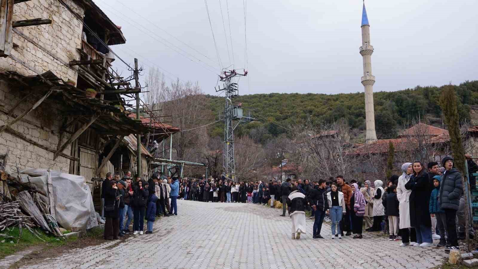 Fren yok, heyecan çok, geleneksel tahta araba yarışı bu yılda nefesleri kesti 7 fren yok heyecan cok geleneksel tahta araba yarisi bu yilda nefesleri kesti 3 MEnkRtCh