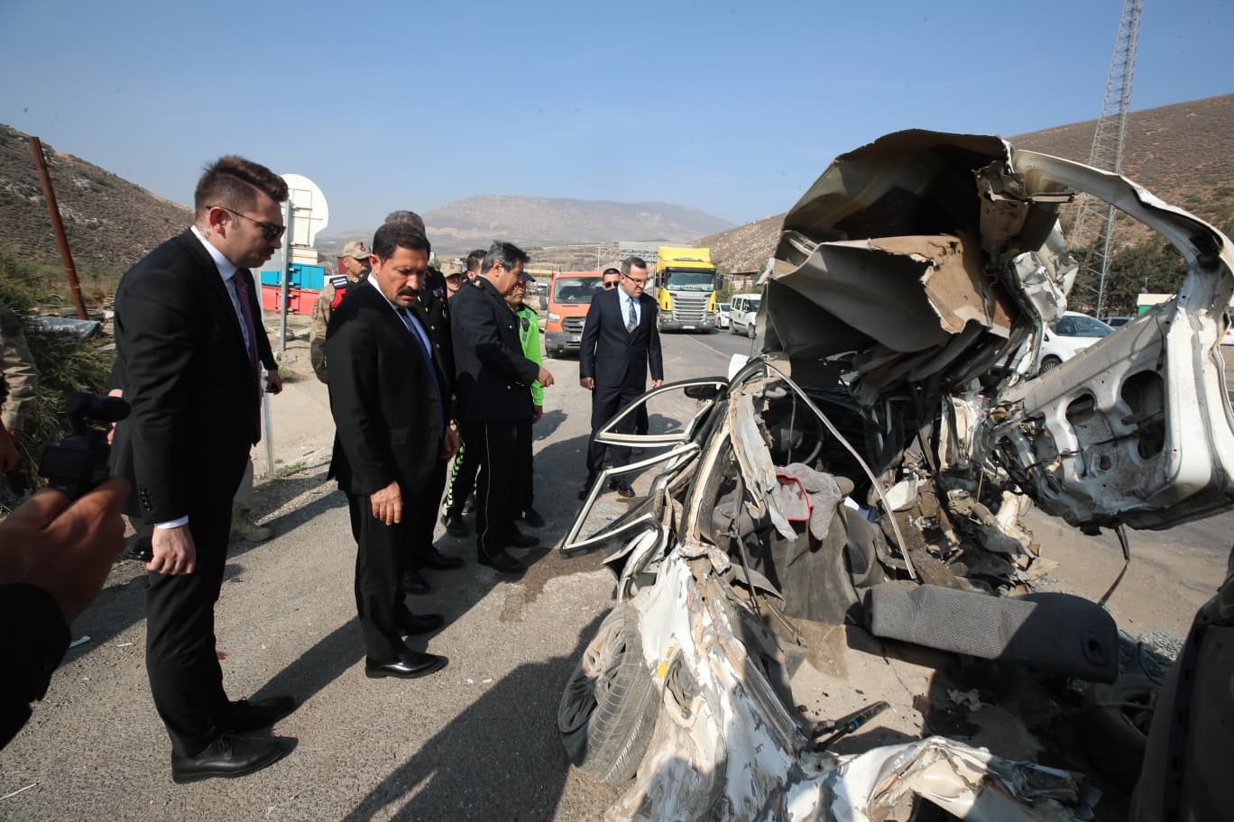 freni arizalanan kamyon isikta bekleyen 8 araca carpti 4 yarali 0 bNWb6GPk