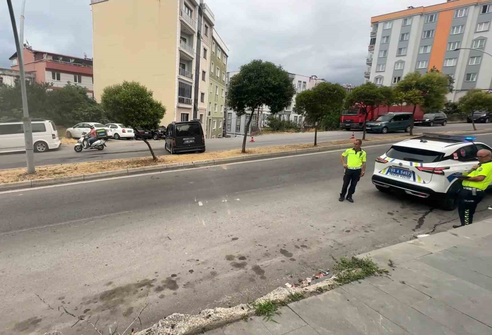 Freni boşalan hafif ticari araç 2 metreden yola düştü 4 freni bosalan hafif ticari arac 2 metreden yola dustu 0 z1HmILPr