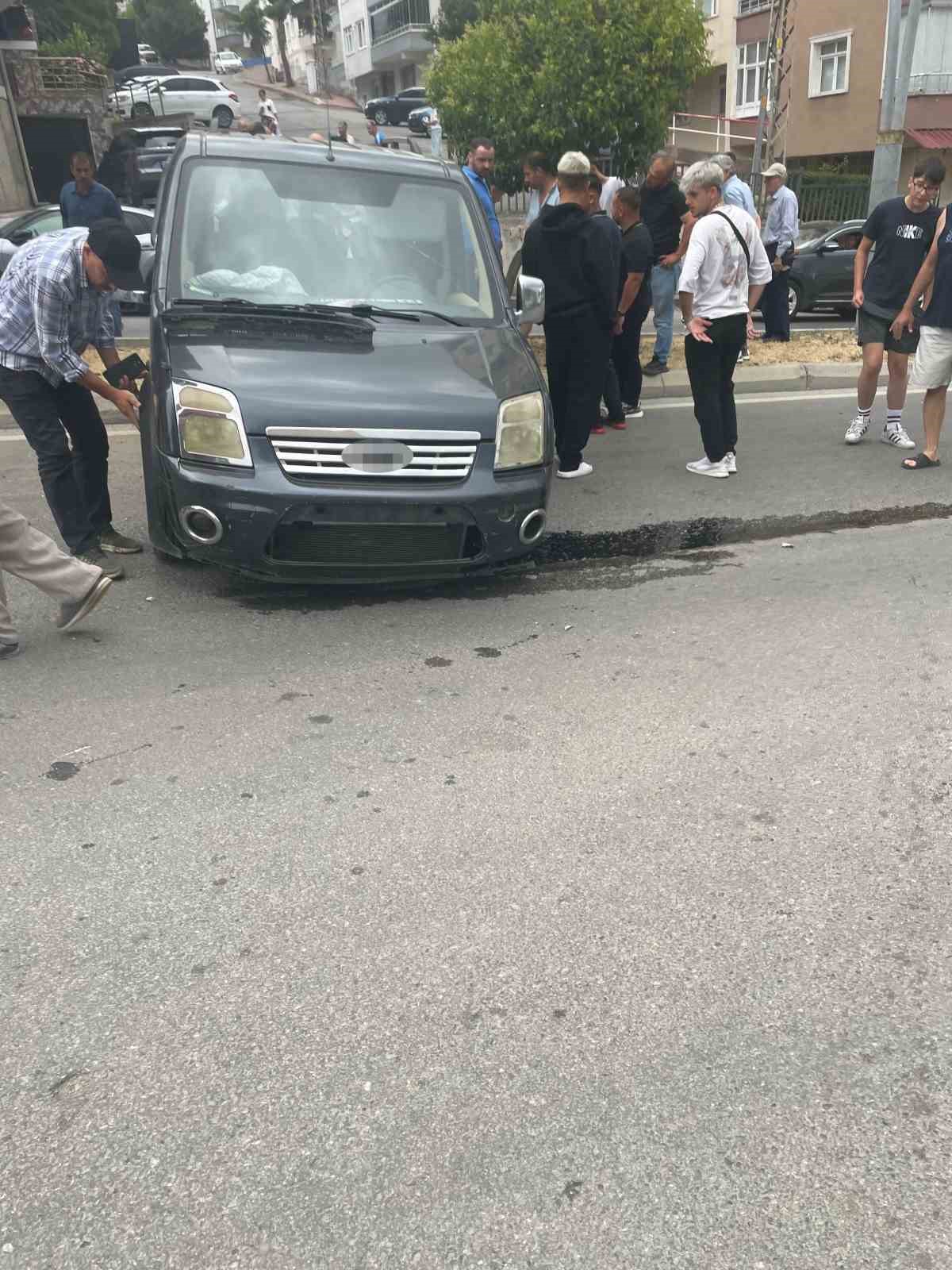 Freni boşalan hafif ticari araç 2 metreden yola düştü 6 freni bosalan hafif ticari arac 2 metreden yola dustu 2 SX5VaY8l