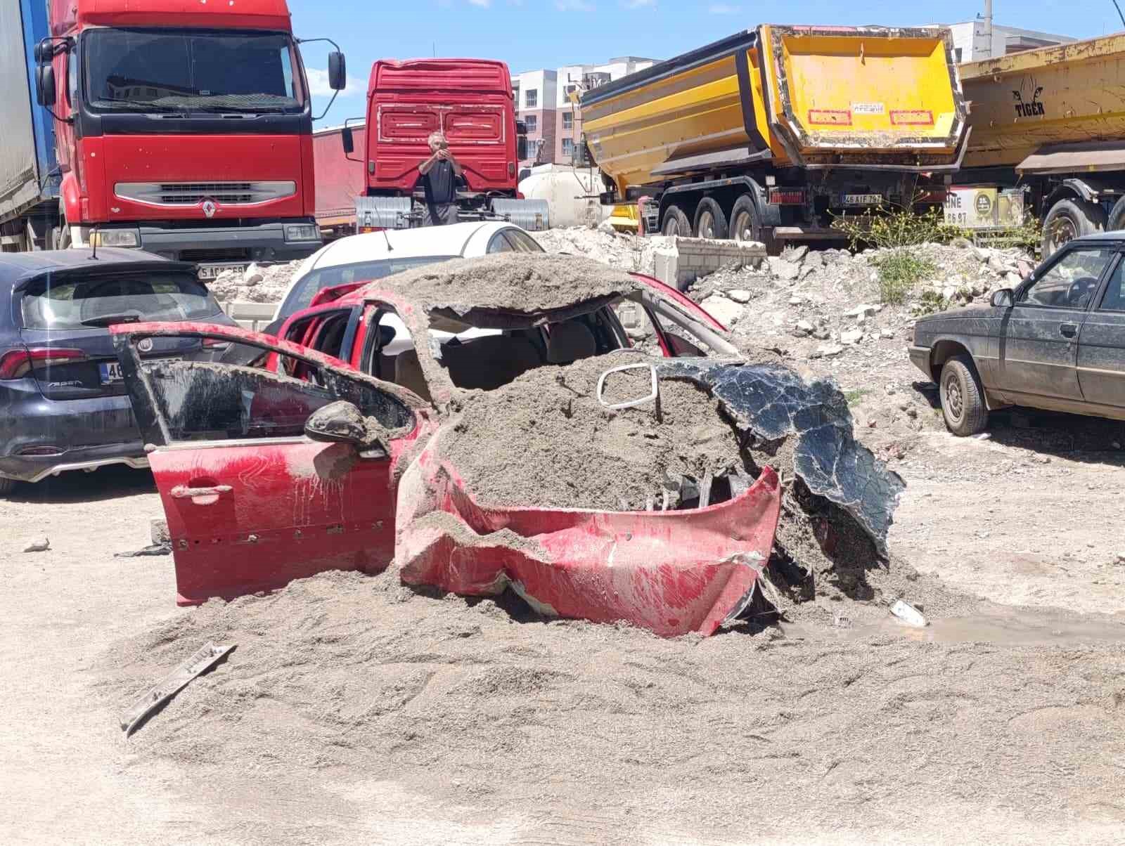 Freni boşalan kamyon 7 araca çarptı: 6 yaralı 5 freni bosalan kamyon 7 araca carpti 6 yarali 1 VMyS7MyV