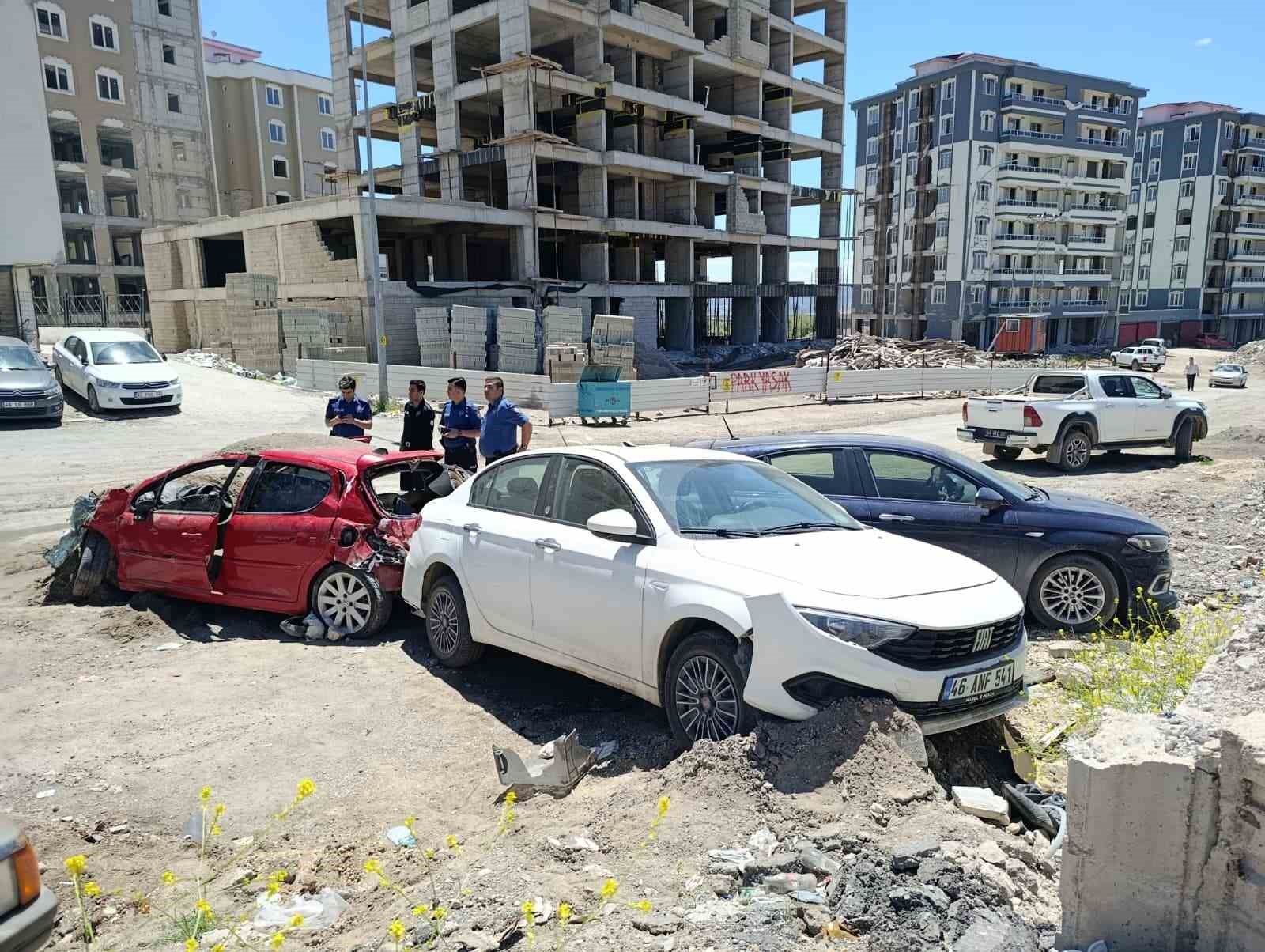 Freni boşalan kamyon 7 araca çarptı: 6 yaralı 6 freni bosalan kamyon 7 araca carpti 6 yarali 2 Ogr3tiiX