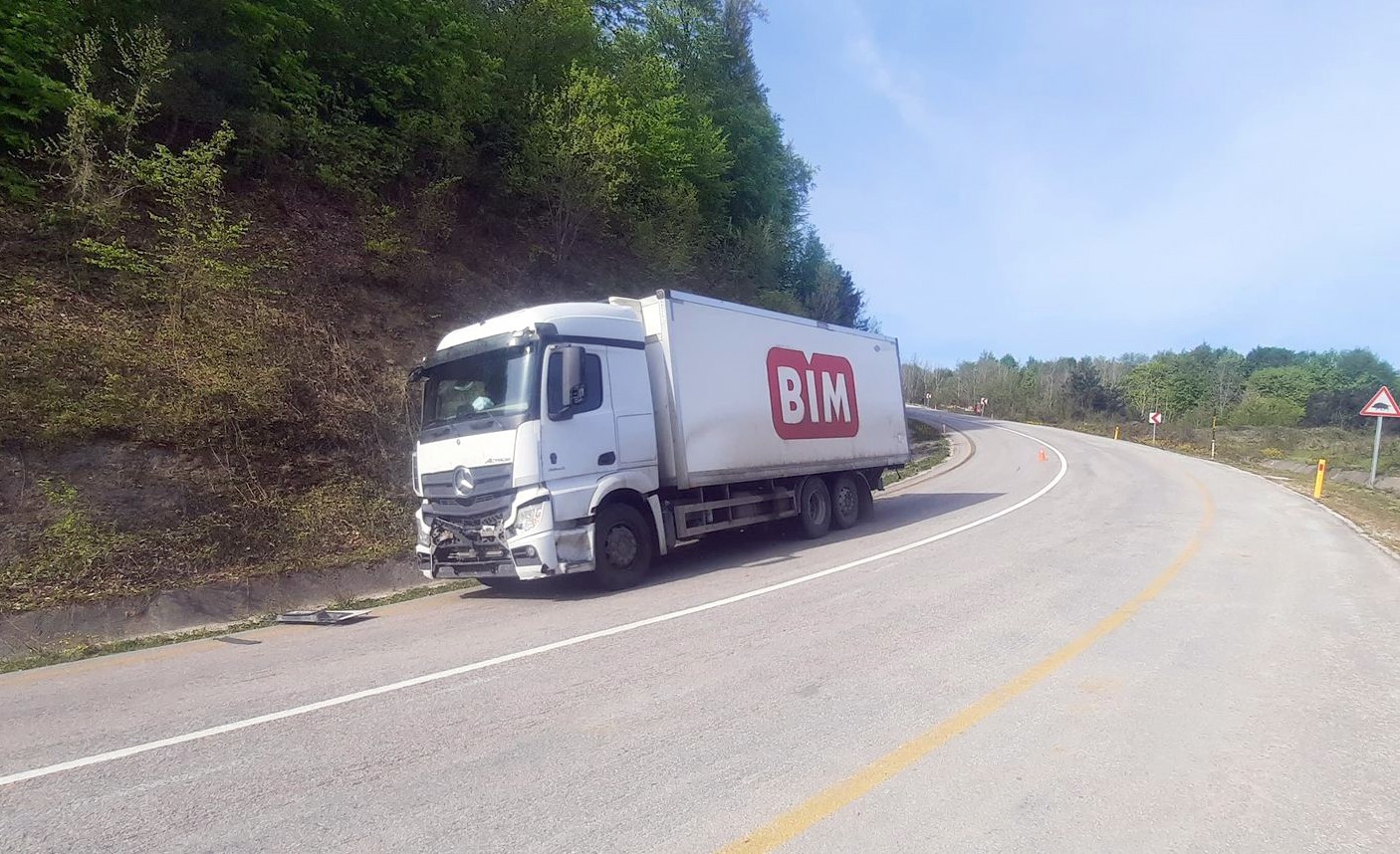 freni bosalan kamyon baska bir kamyona carpti 1 yarali 0
