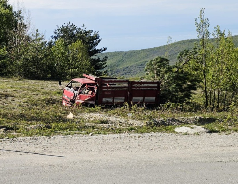 freni bosalan kamyon baska bir kamyona carpti 1 yarali 2