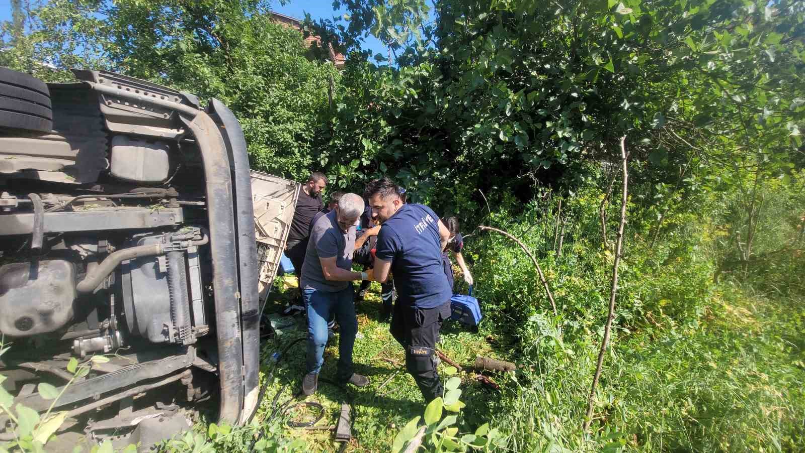 freni bosalan kamyon devrildi ekipler surucuyu kurtarmak icin zamanla yaristi 5 ilbQIdRP
