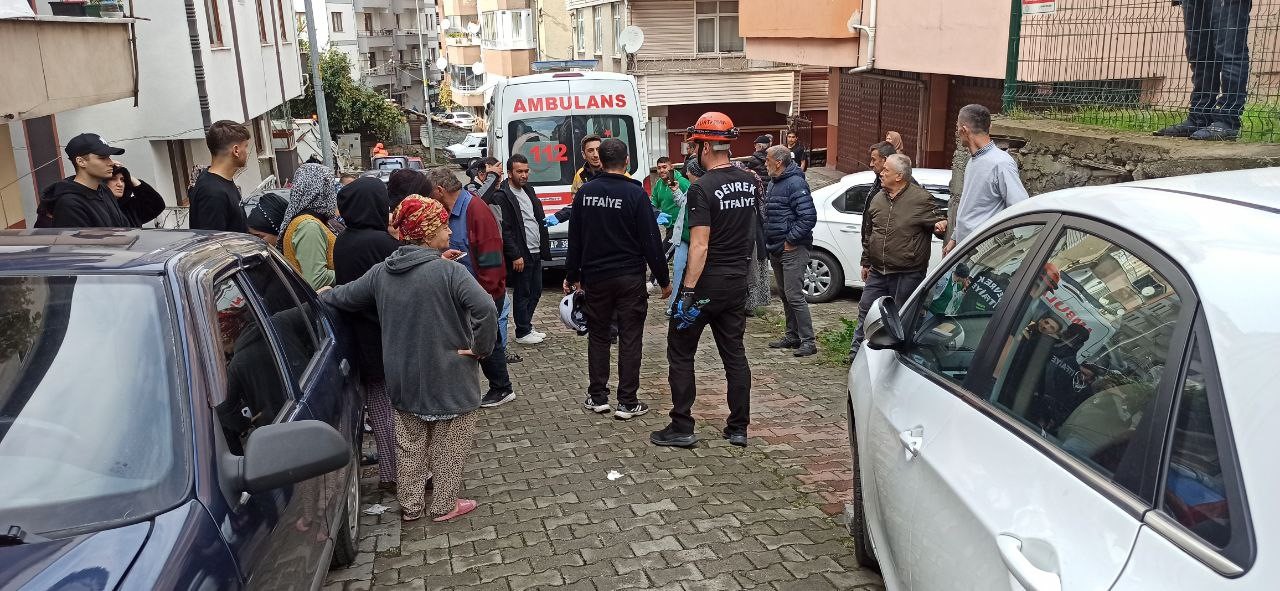 Freni boşalan otomobil adama çarptı 5 freni bosalan otomobil adama carpti 1 BaPqB6XO