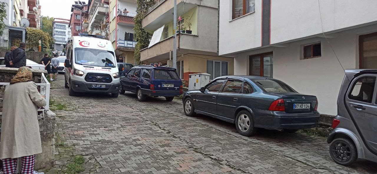 Freni boşalan otomobil adama çarptı 7 freni bosalan otomobil adama carpti 3 n7peu7Ef