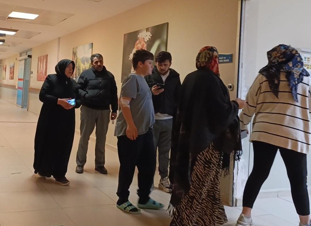 freni bosalan otomobil sarampole uctu baba ve oglu yaralandi 3 g13wUvb2