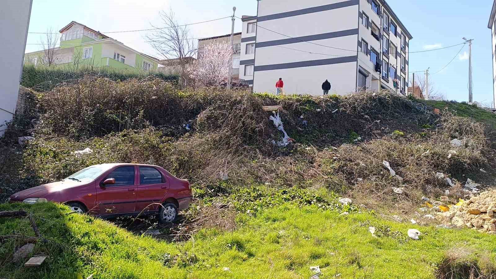 freni bosalan otomobil sarampole uctu baba ve oglu yaralandi 4 Rn1T1fzI
