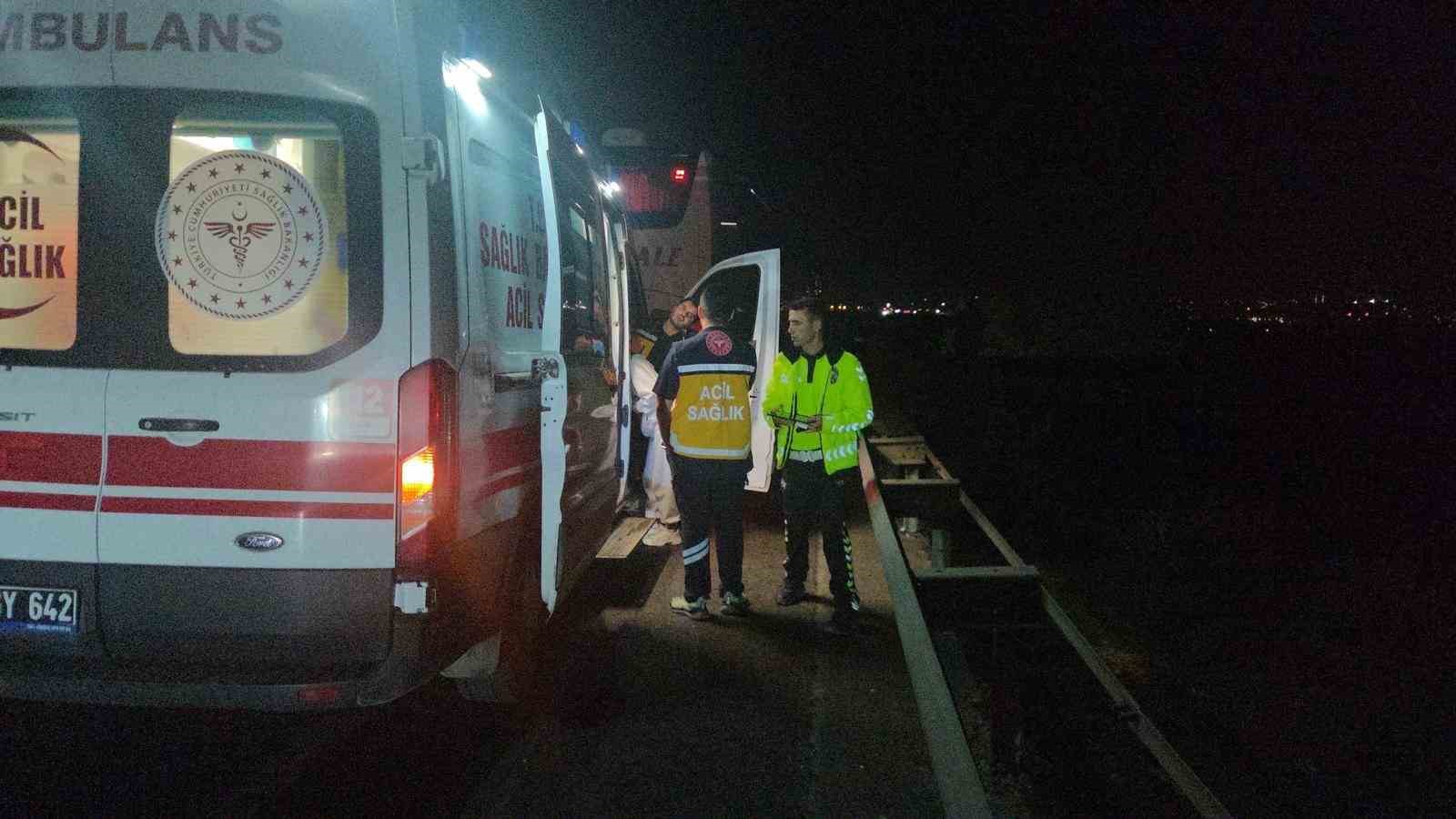 Freni boşalan otomobil yolcu otobüsüyle çarpıştı 6 freni bosalan otomobil yolcu otobusuyle carpisti 2 V5Sydt1a