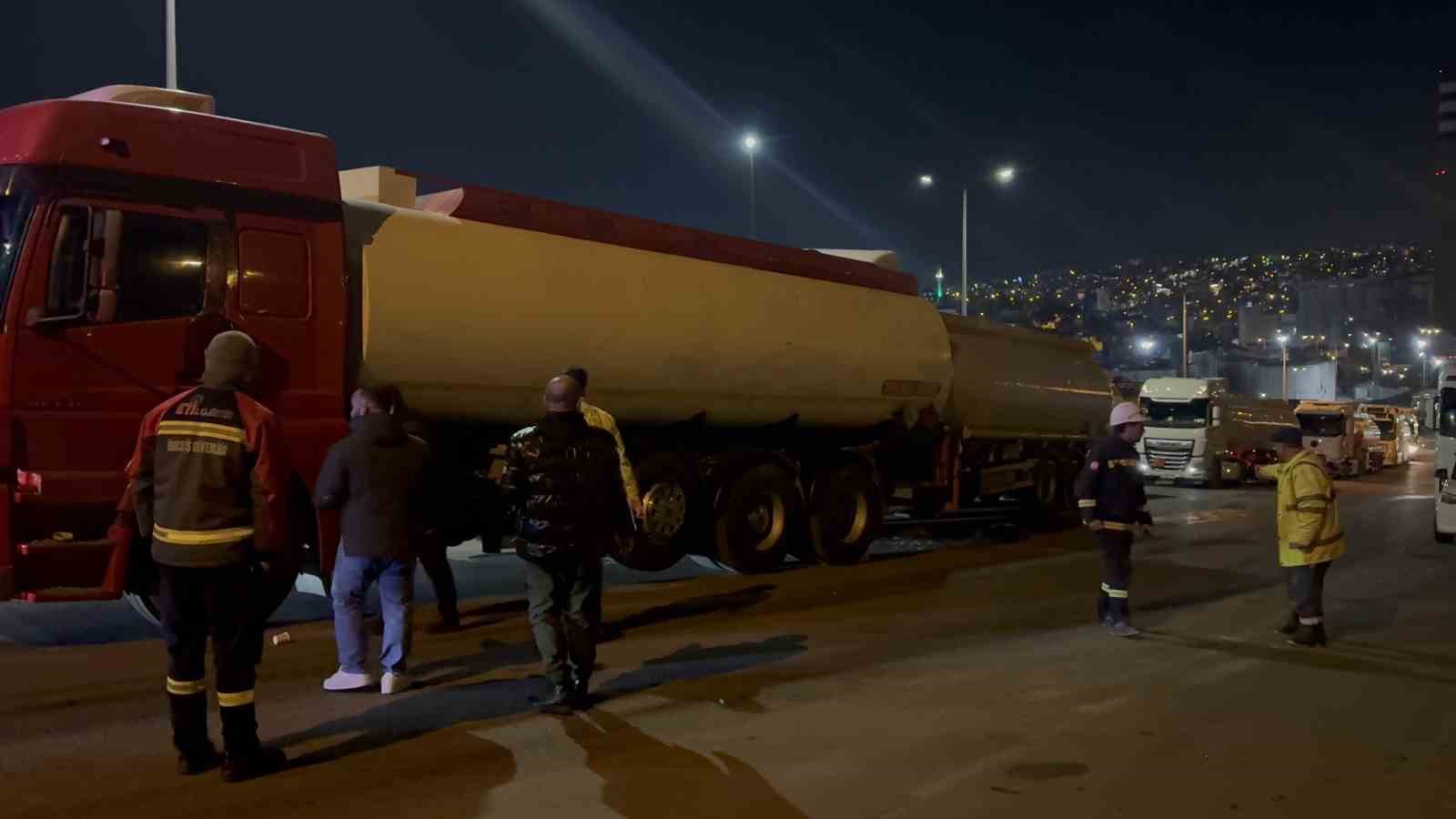 freni bosalan tanker zincirleme kazaya sebep oldu 1 yarali 1 rBVCAtN8