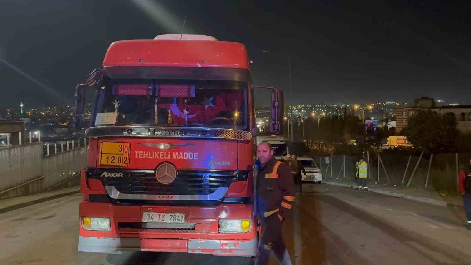 freni bosalan tanker zincirleme kazaya sebep oldu 1 yarali 7 qv8X16MU