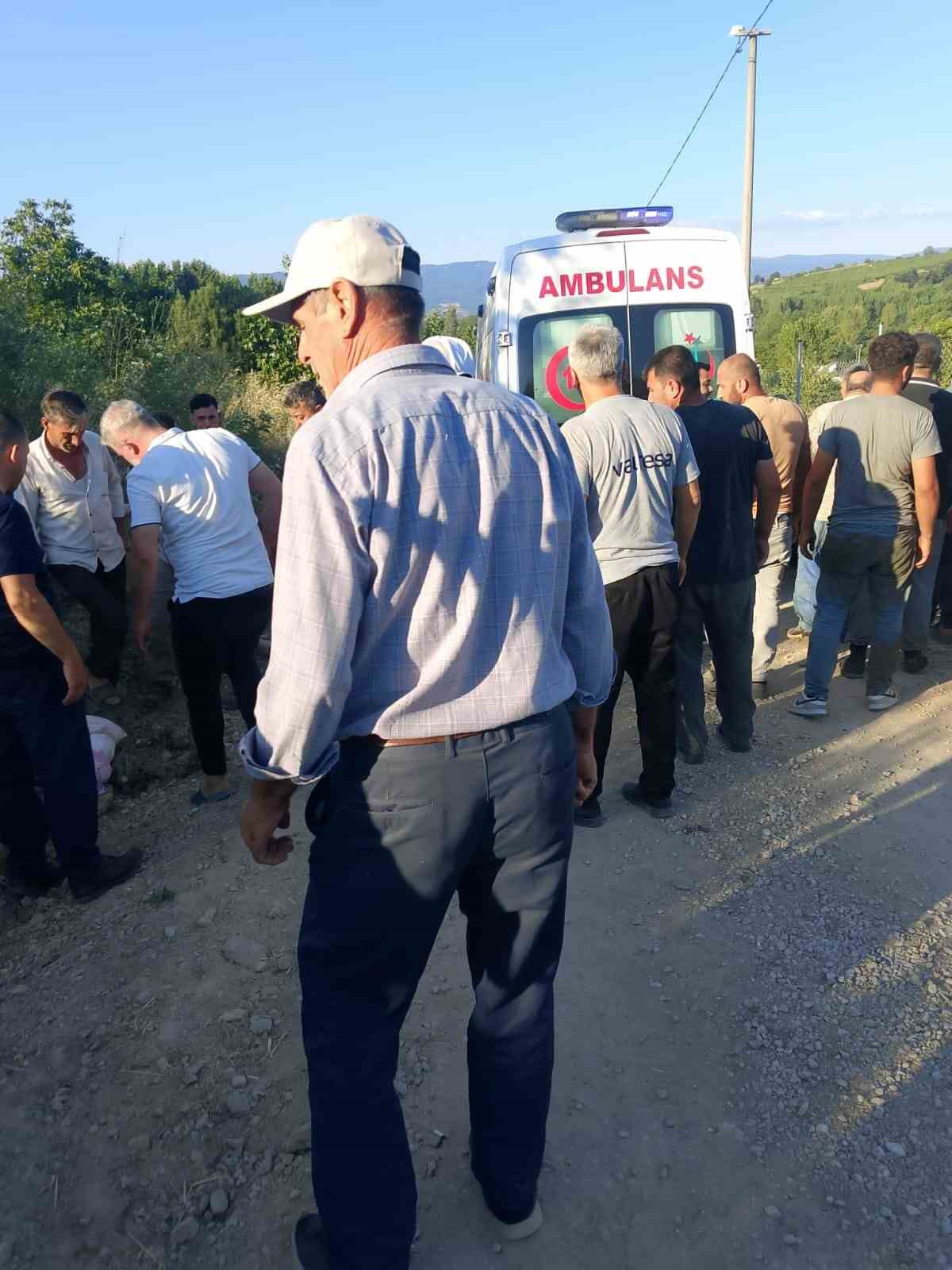 Freni boşalınca hareket eden traktörünün altında kalan sürücü ağır yaralandı 4 freni bosalinca hareket eden traktorunun altinda kalan surucu agir yaralandi 0 BrP3thls