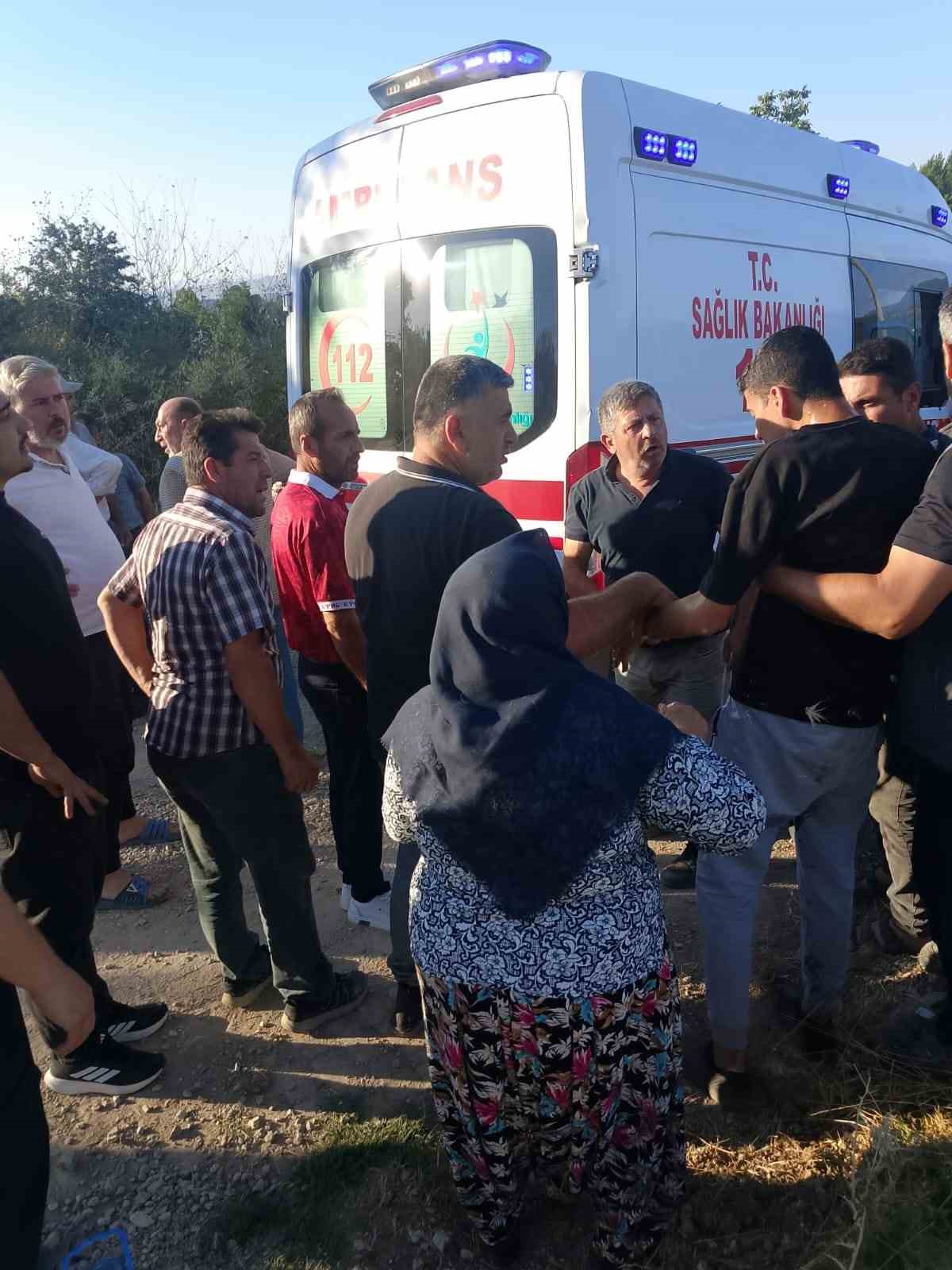 Freni boşalınca hareket eden traktörünün altında kalan sürücü ağır yaralandı 6 freni bosalinca hareket eden traktorunun altinda kalan surucu agir yaralandi 2 XwEJhXsH