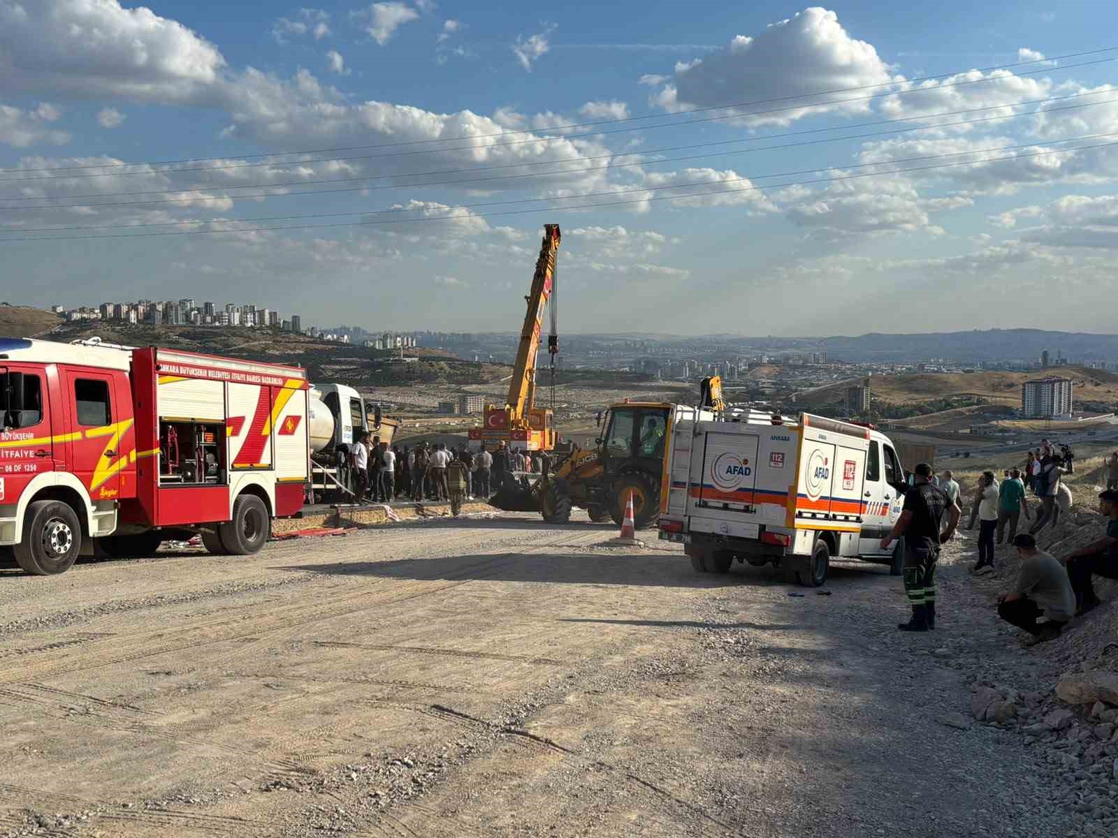 freni bozulan abbye ait hafriyat kamyonu iki kamyona carpti 2 isci hayatini kaybetti 10 2ihc2JRN